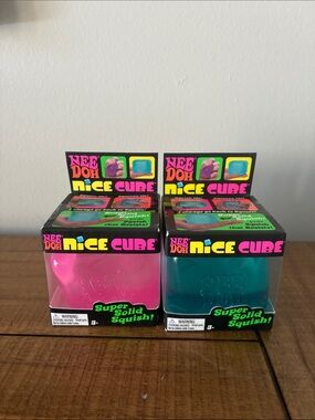 NWT Set of 2 NeeDoh Nice Cubes